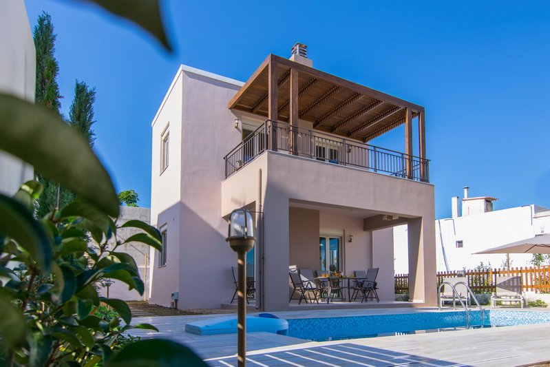 A photograph of Villa Aphrodite and the swimming pool for your holidays in Crete